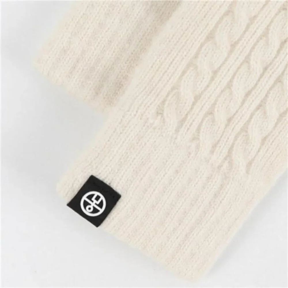 Cable Knit Touchscreen Gloves